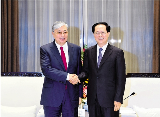 省领导陈金彪,朱从玖,陈小平,中国驻哈萨克斯坦大使张霄等参加会见