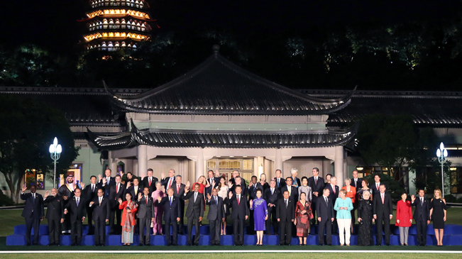 习近平和彭丽媛欢迎出席G20杭州峰会的外方代表团团长及所有嘉宾