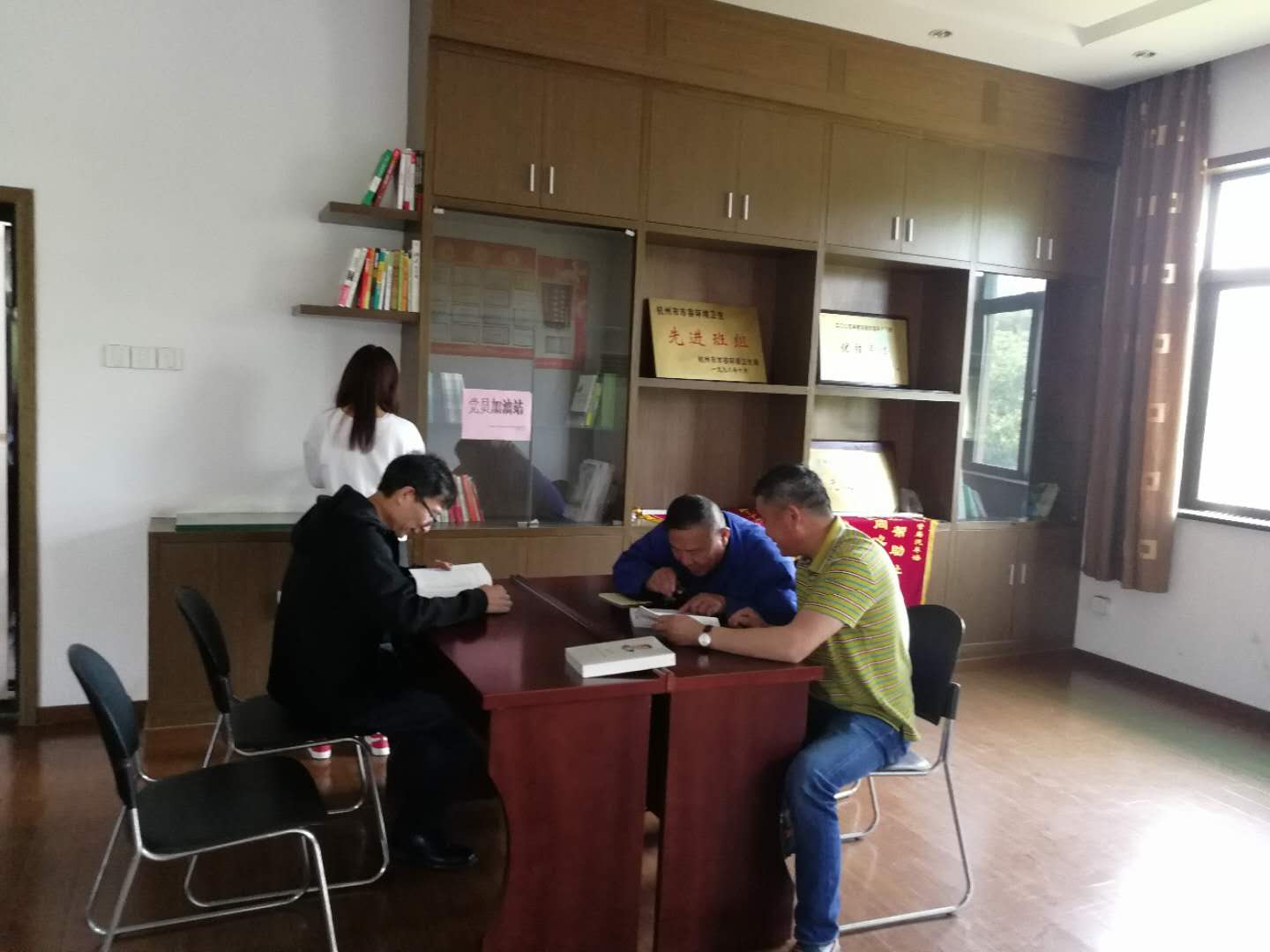支部党员加油站，学习进行时.jpg