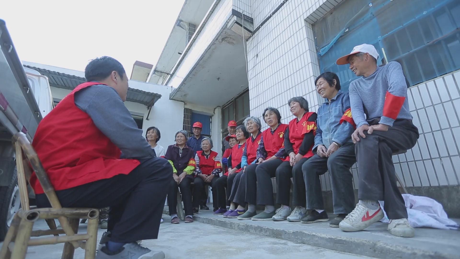 08中华村村企业联合支部组建清水华扬护河团，助力村“五水共治”工作.jpg