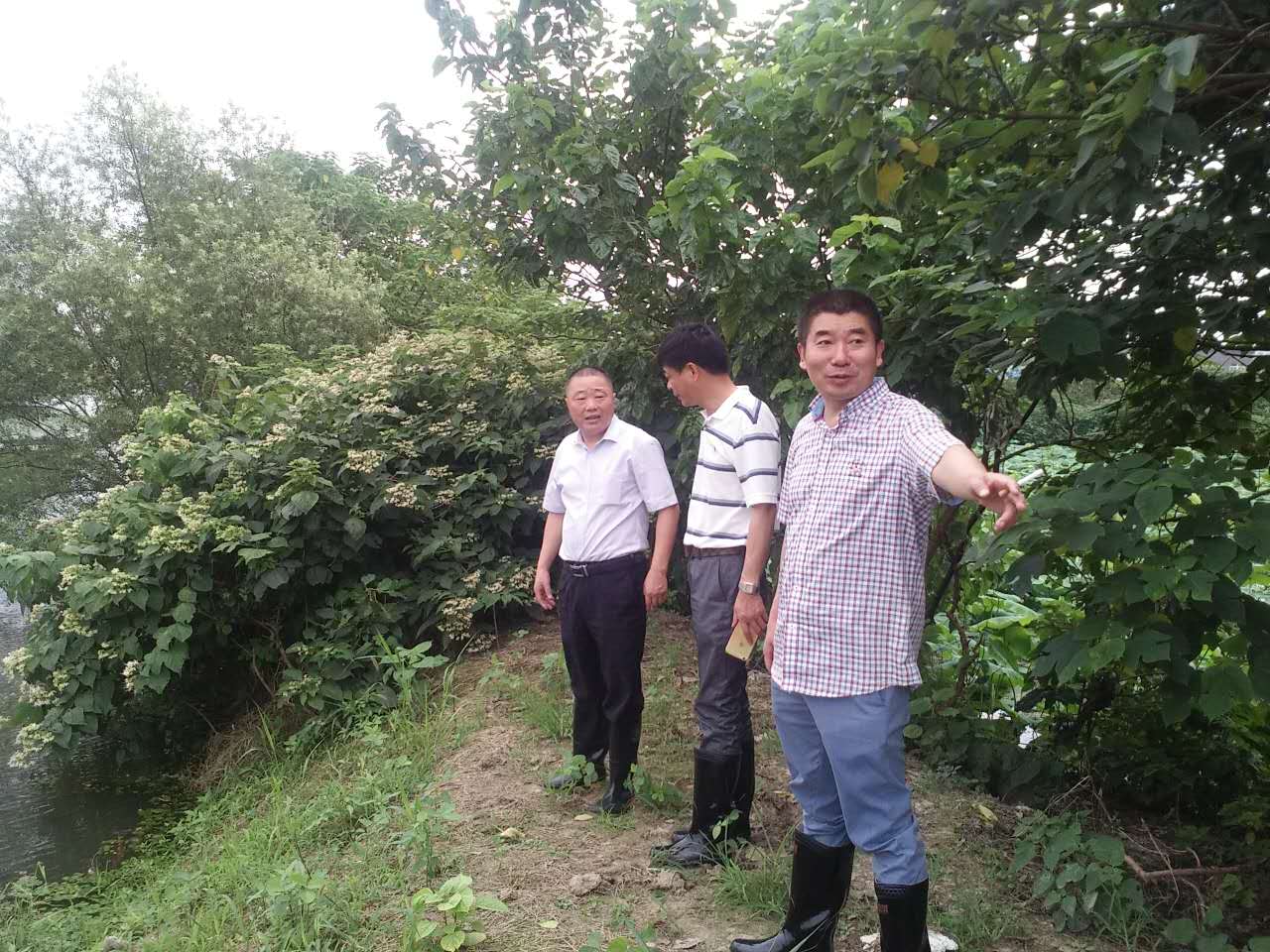 左一姚卫泉防汛工作照.JPG