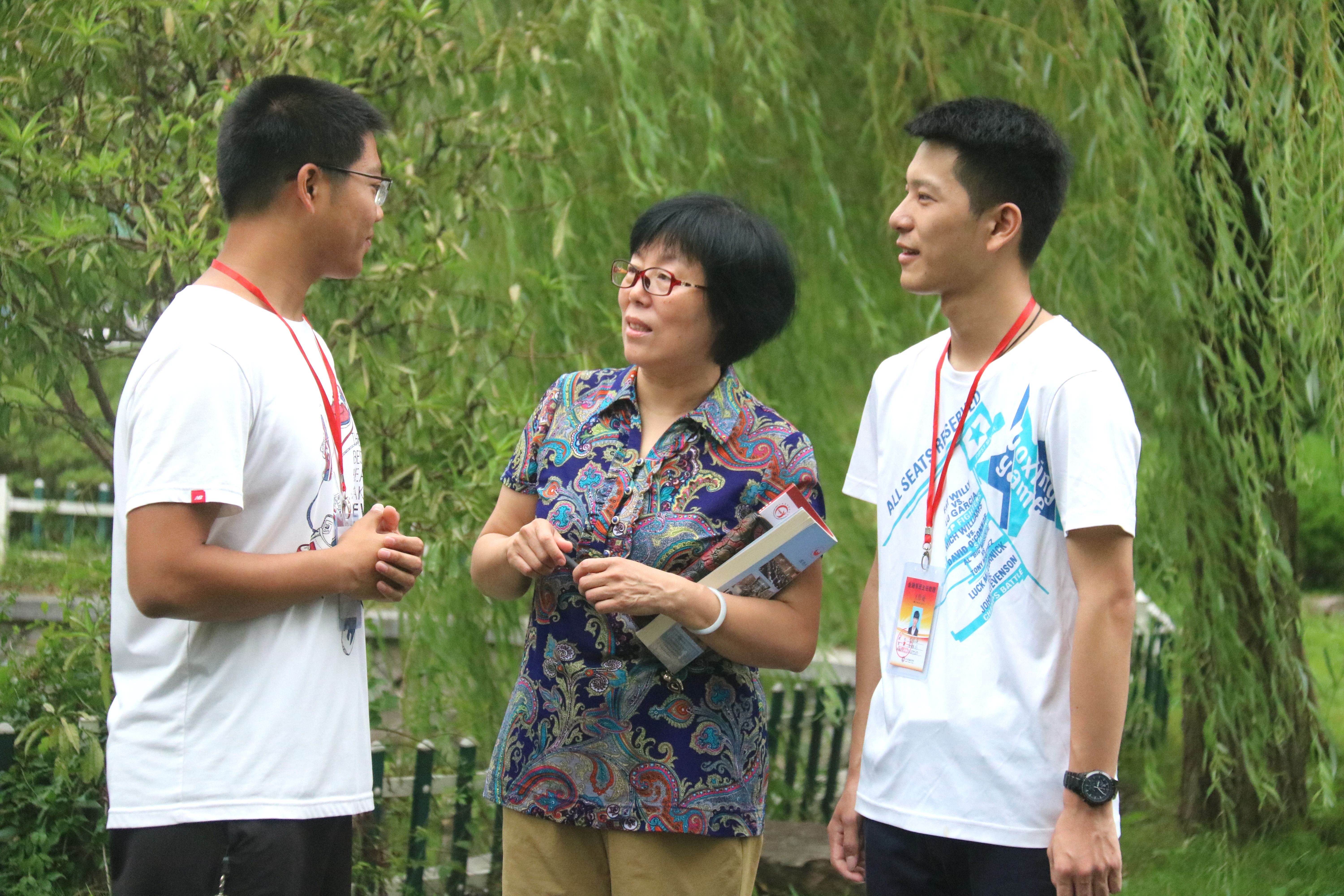 5.指导学生干部管理班级事务.JPG