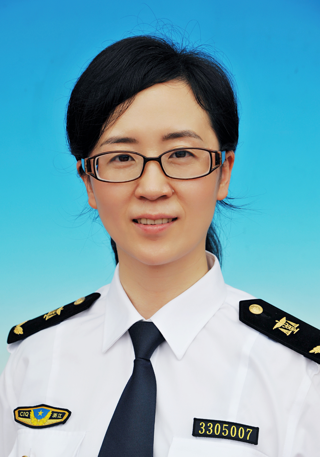 王媚工作证件照.jpg
