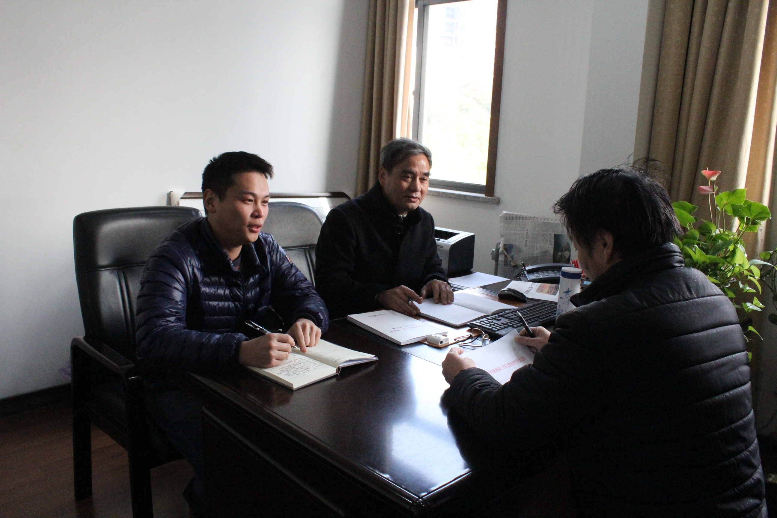 最近，杭州市江干区闸弄口街道纪工委对街道城管科工作人员吴某就“工程管理招投标事宜”进行提醒谈话。.JPG