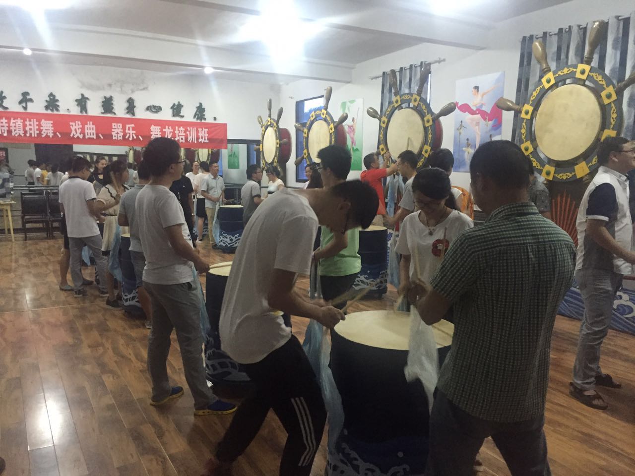 虾峙青年干部锣鼓队.jpg
