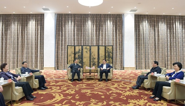 5月15日，夏宝龙书记、李强省长等与广西党政代表团一行座谈。浙江日报记者黄曙林摄_conew1.jpg