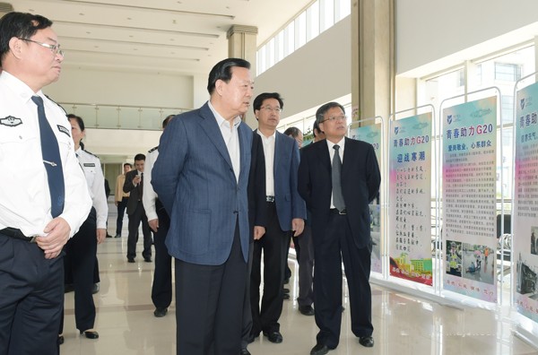 夏宝龙考察浙江警官职业学院校史馆、警体训练场。浙江日报记者 黄曙林_conew1.jpg