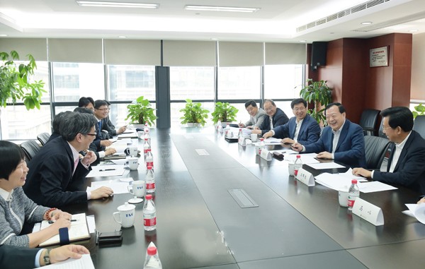 夏宝龙考察浙江天册律师事务所，听取律师事务所和律师行业有关情况。浙江日报记者 黄曙林_conew1.jpg