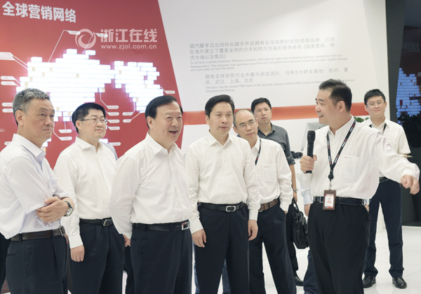 5月26日上午，夏宝龙书记在杭州考察海康威视数字技术股份有限公司。浙江日报记者　黄曙林摄　.jpg
