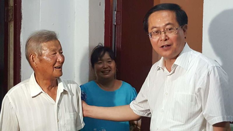 省委副书记、代省长车俊夜访农家.jpg