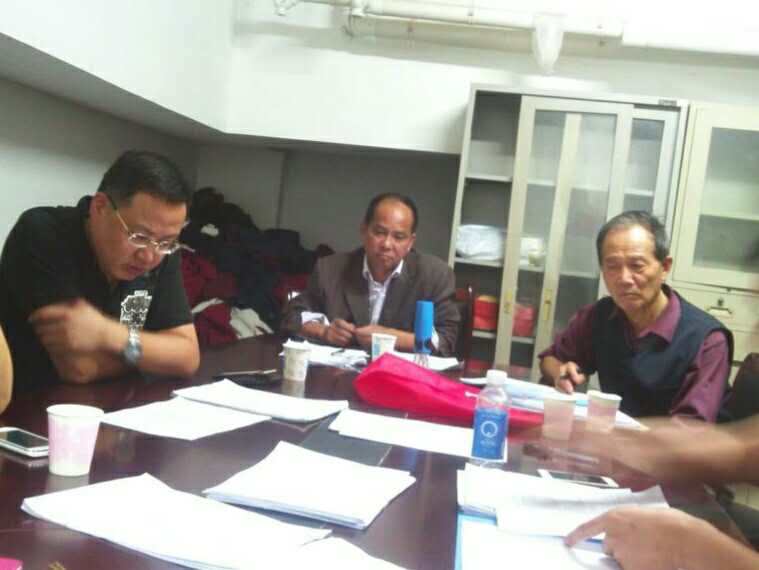 “好帮手”俞明达给小区居民讲解法律知识。.jpg