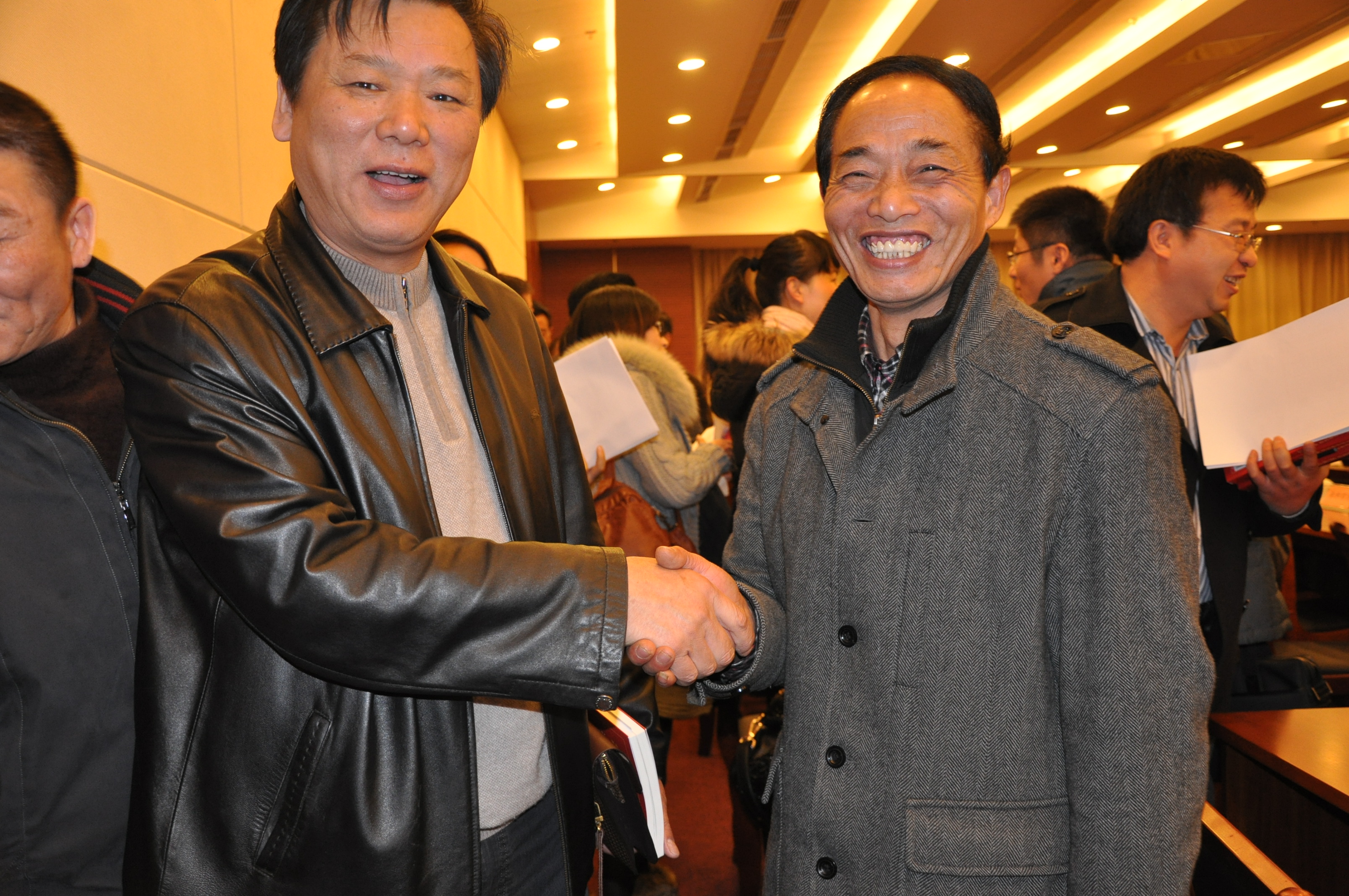 3.派驻“党务红领”与两新组织党组织负责人对接.jpg