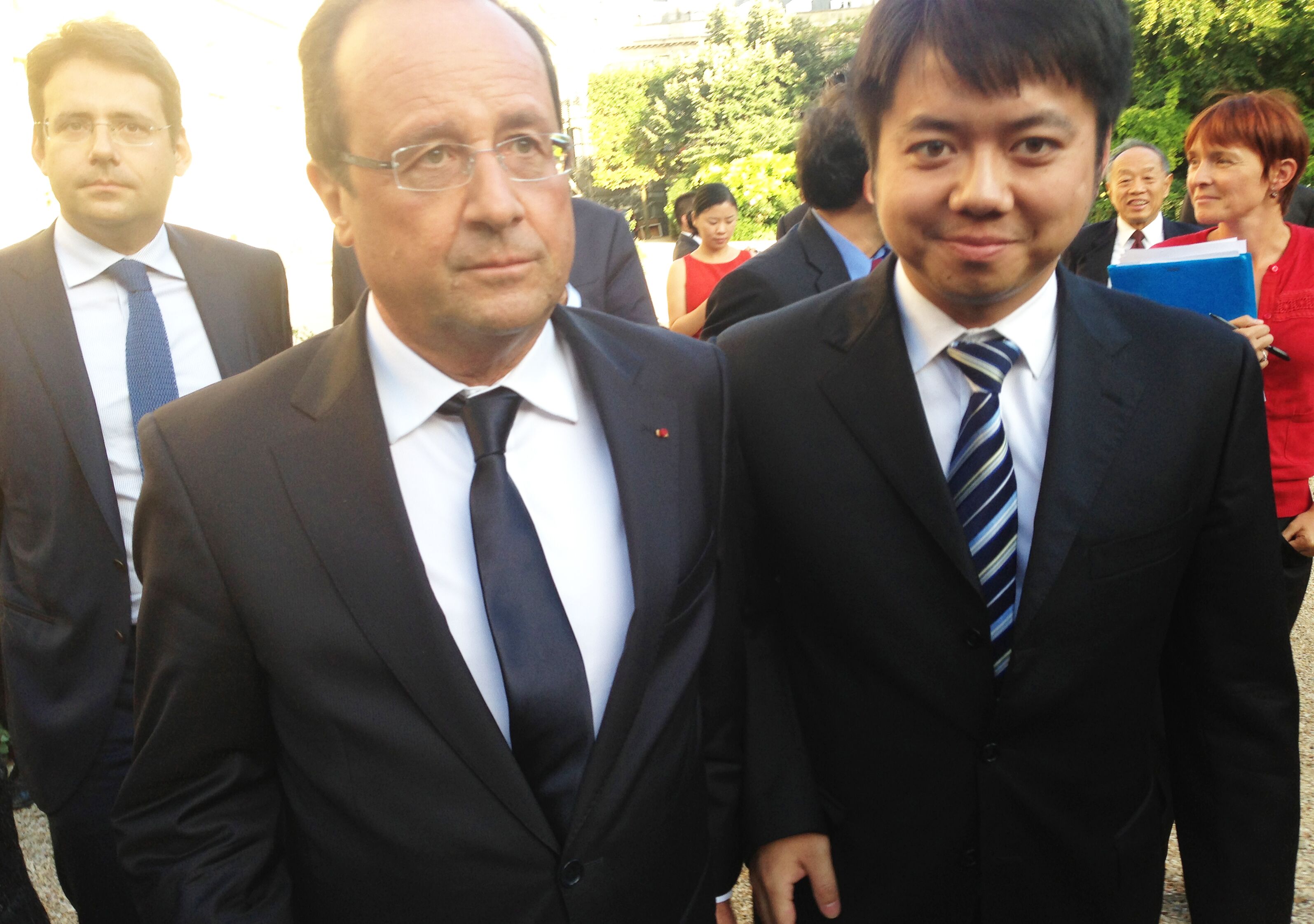 人大重阳执行副院长王文作为中法青年领袖代表出访巴黎，受到法国总统奥朗德接见.jpg